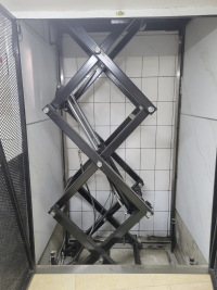 UN_879 / UN_880 Scissor platform for cargo